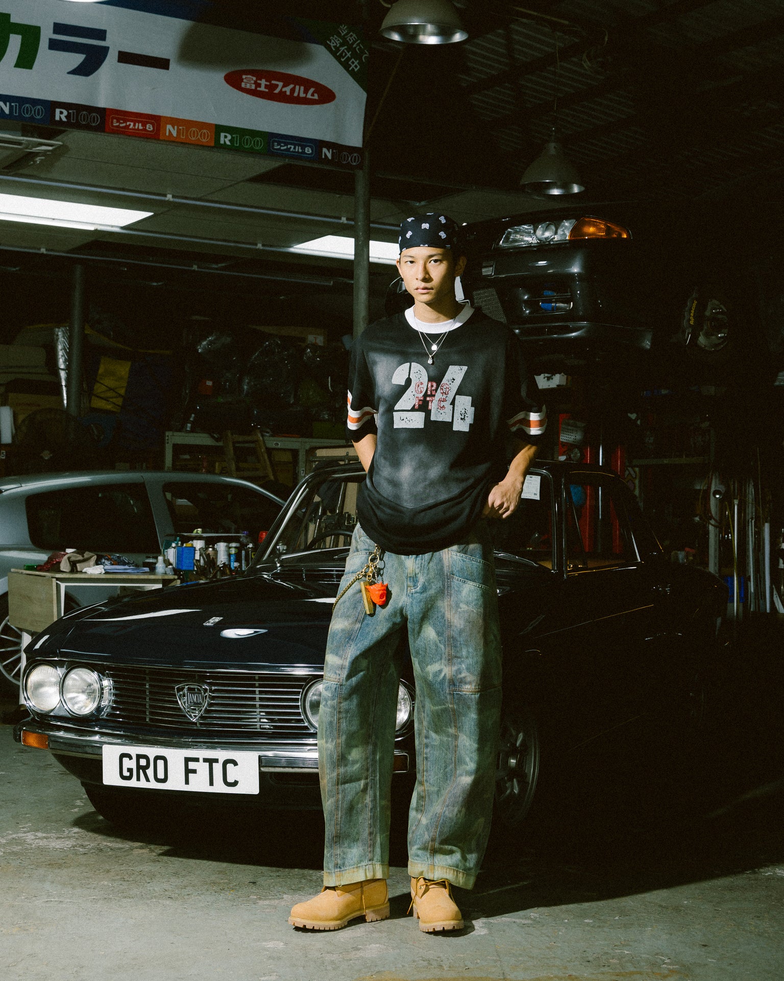 GROCERY X FOOTLOOSE TYCOON TOGETHER WE STRONG WASHED TEE/ BLACK
