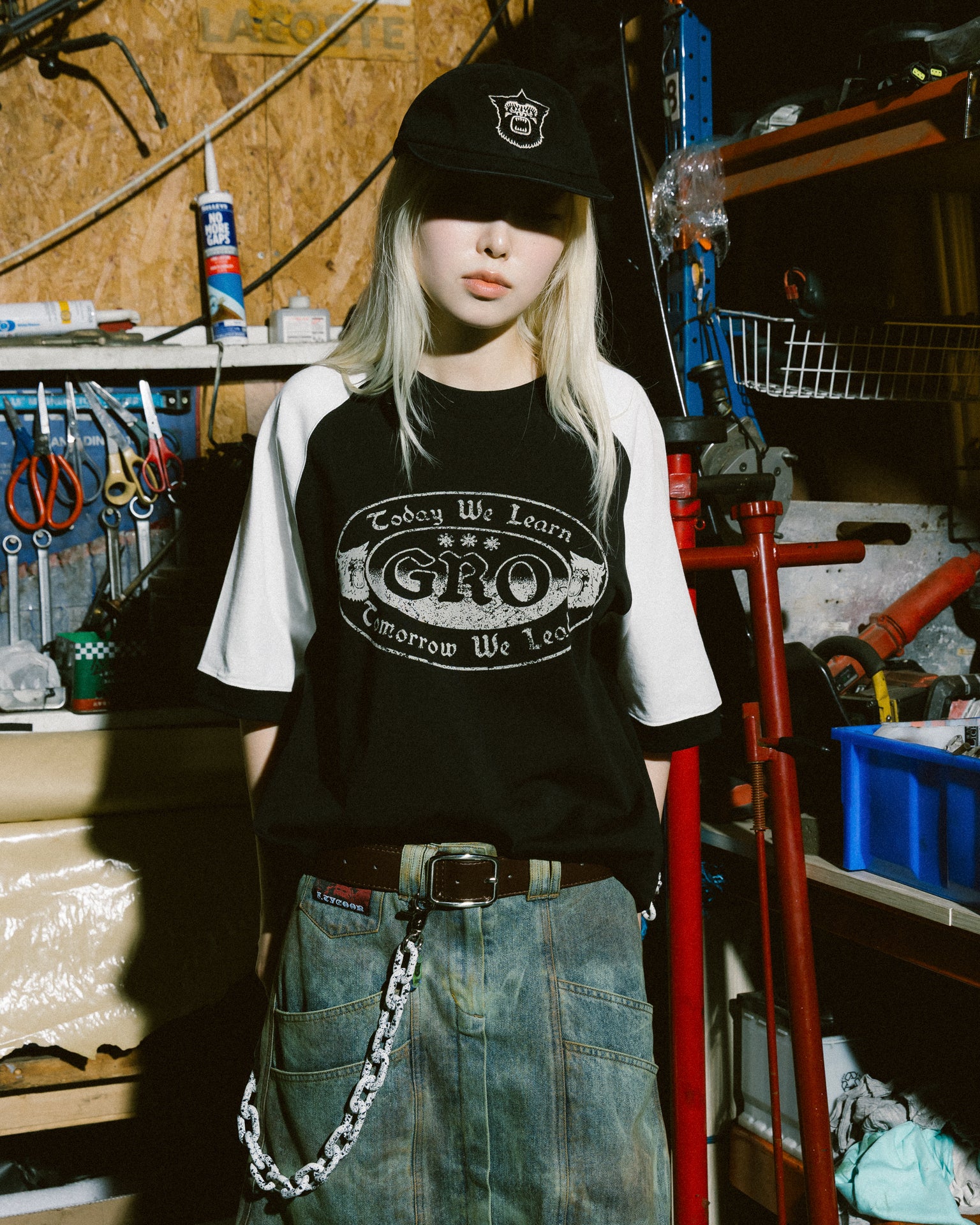 GROCERY X FOOTLOOSE TYCOON RAGLAN TWO TONE TEE/ BLACK