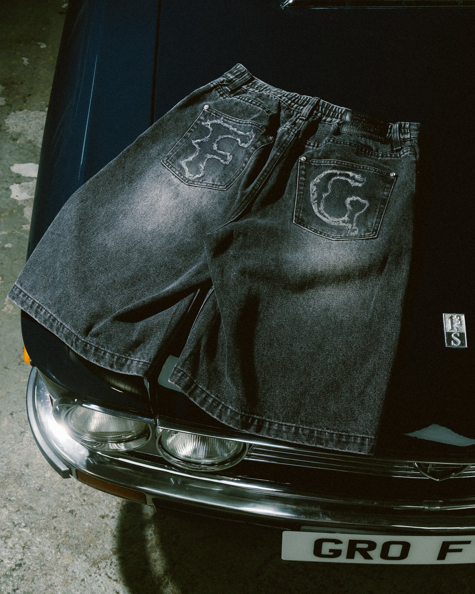GROCERY X FOOTLOOSE TYCOON OVERSIZED WASHED DENIM SHORTS/ AGED BLACK