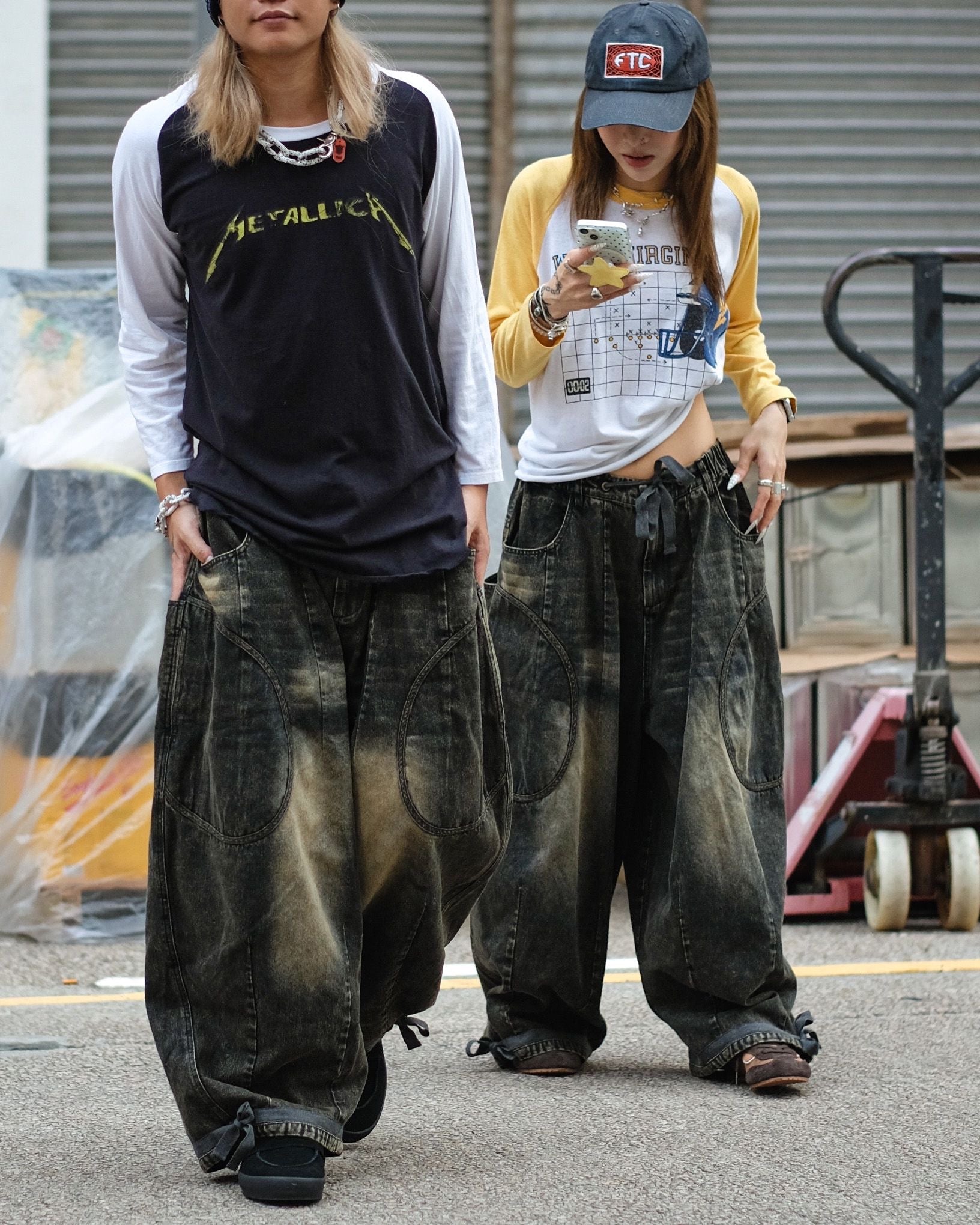 FTC Tie Rope Balloon Jeans
Round pockets on both side