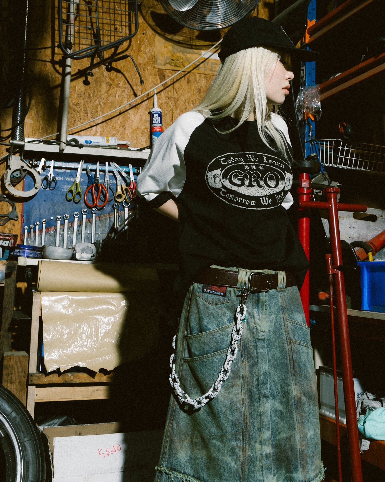 GROCERY X FOOTLOOSE TYCOON RAGLAN TWO TONE TEE/ BLACK