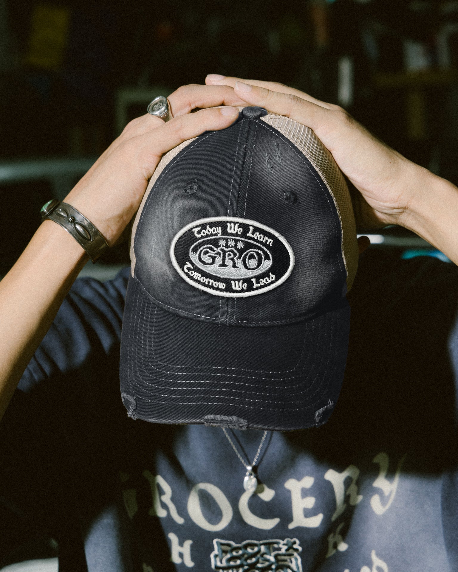 （Preorder）GROCERY X FOOTLOOSE TYCOON DISTRESSED TRUCKER CAP/ WASHED BLACK