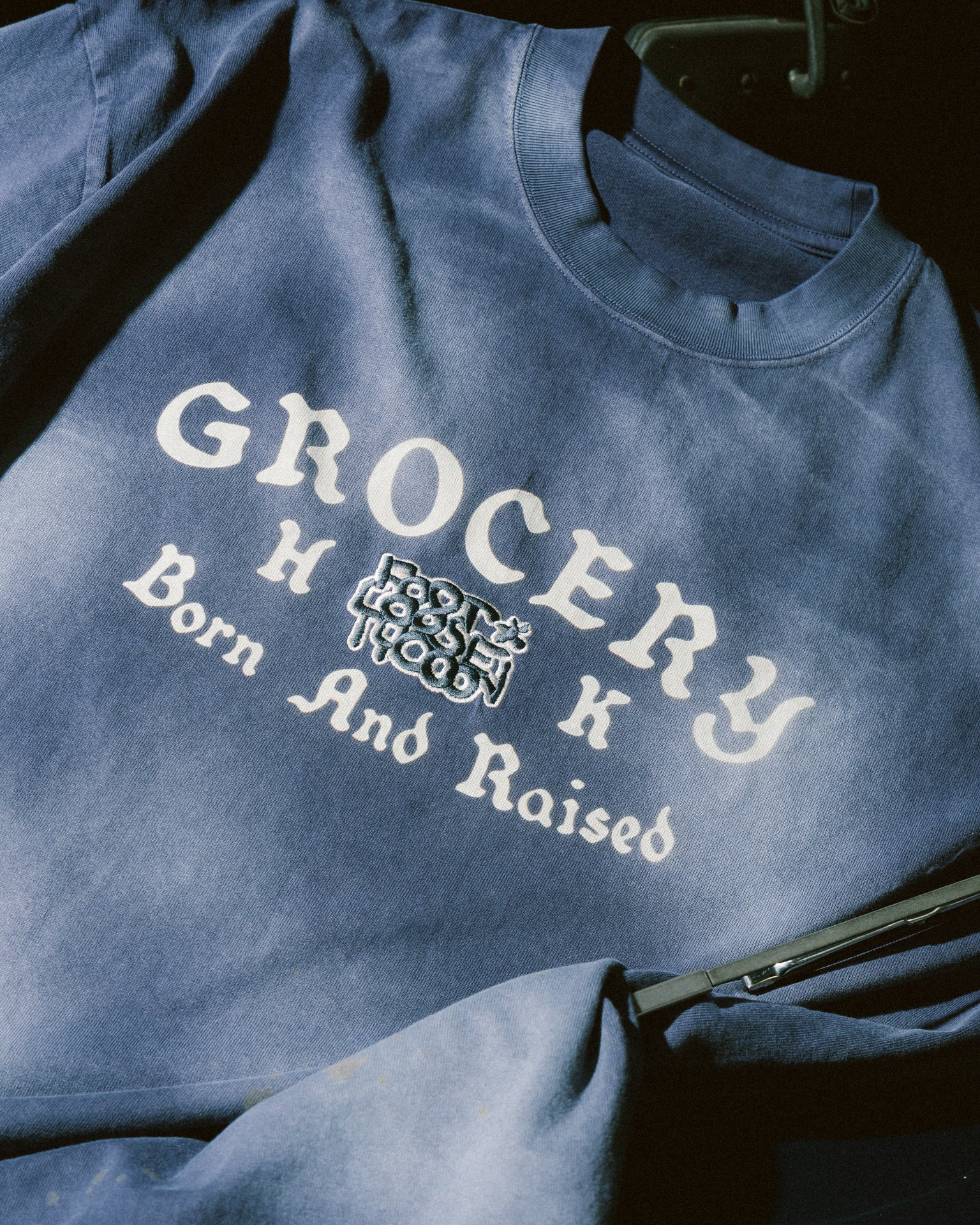 GROCERY X FOOTLOOSE TYCOON BORN & RAISED WASHED INVOICE TEE/ FADED PURPLE