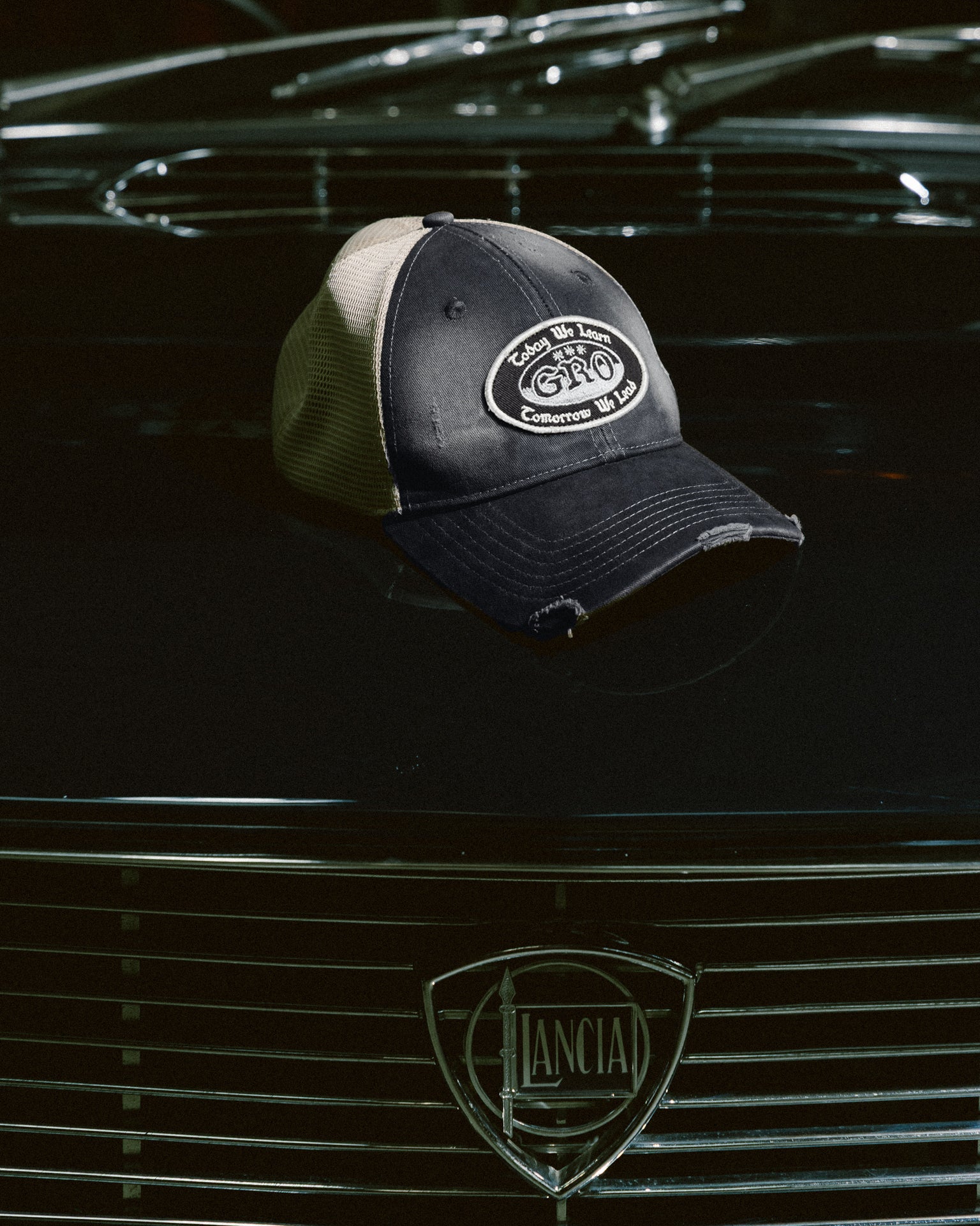 （Preorder）GROCERY X FOOTLOOSE TYCOON DISTRESSED TRUCKER CAP/ WASHED BLACK
